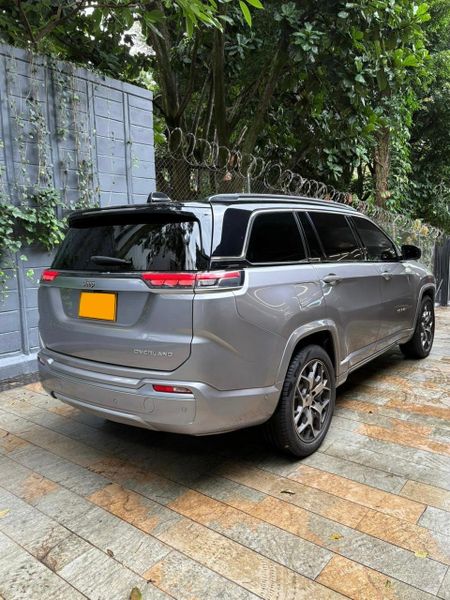 Jeep Grand Cherokee Overland - imagen secundaria 1