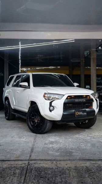 Toyota 4Runner Sr5 2017 - imagen 1
