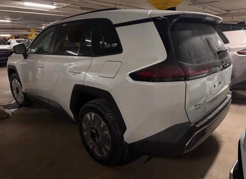 Toyota RAV4 Limited 2026 - imagen secundaria 1