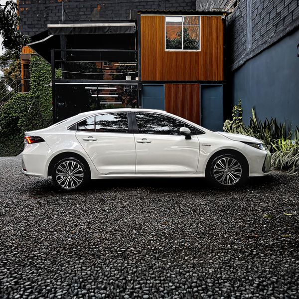 Toyota Corolla SE-G Hybrid 2023 - imagen secundaria 1