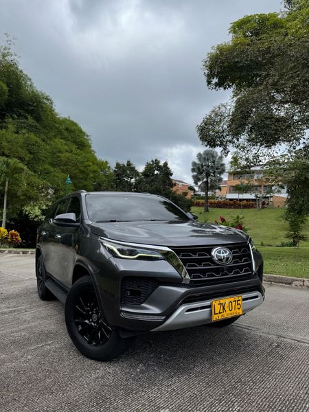 Toyota Fortuner 2.4 SRV diesel 2023 - imagen secundaria 2