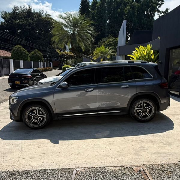 Mercedes Benz - GLB 200 - 2022 - imagen secundaria 1