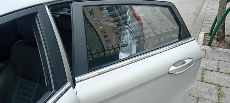 FORD FIESTA TITANIUM 1.6 - imagen secundaria 2