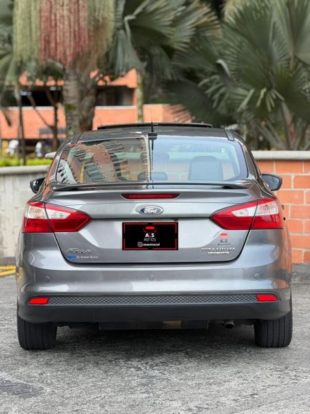 Vencambio Ford Focus 2013 Titanium - imagen secundaria 2