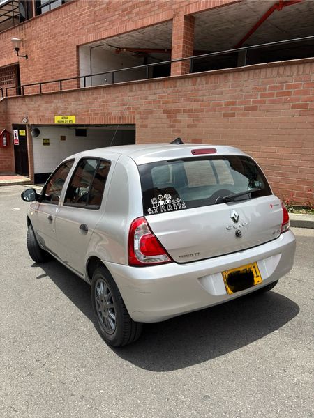 Renault Clio style 2017 63.900 klm - imagen secundaria 2