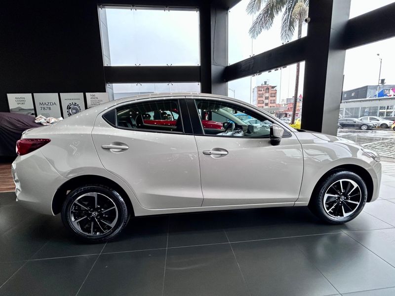 Mazda 2 Sedán Grand Touring LX Modelo 2027 - imagen secundaria 2