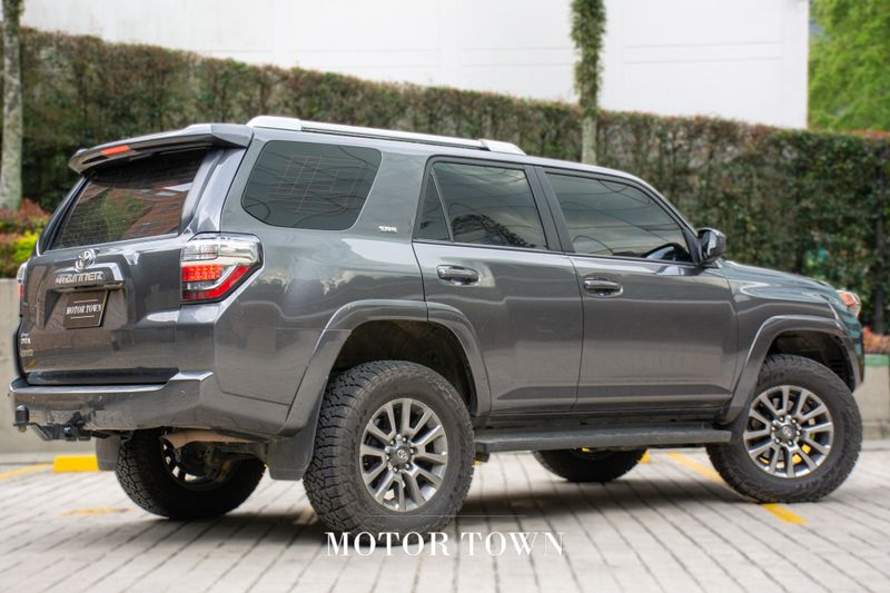 TOYOTA 4RUNNER SR5 2023 - imagen secundaria 2