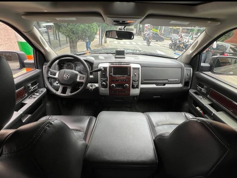 Dodge Ram 2500 modelo 2011 - imagen secundaria 2
