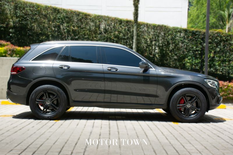 MERCEDES BENZ GLC300 4MATIC 2020 - imagen secundaria 1