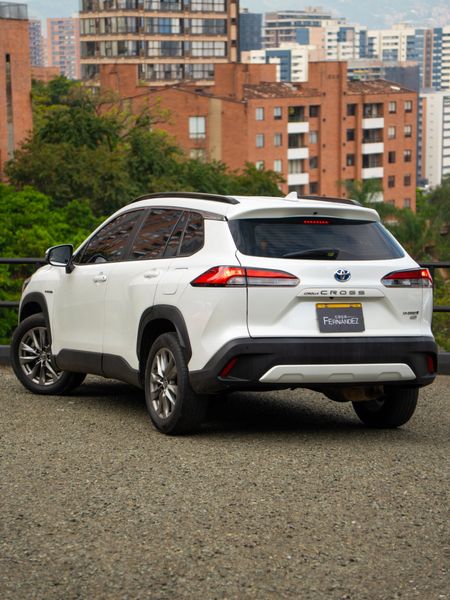 Toyota Corolla Cross 2022 - imagen secundaria 2