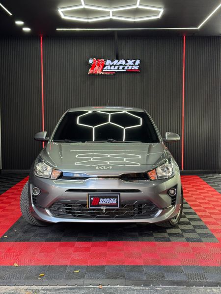 Kia Rio Vibrant 1.400 cc Automático - imagen secundaria 1