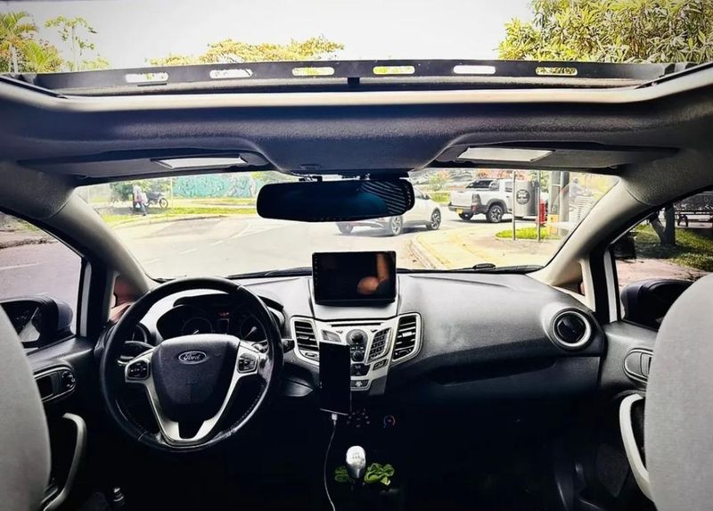 Ford Fiesta Se Hatchback 2012 - imagen secundaria 1