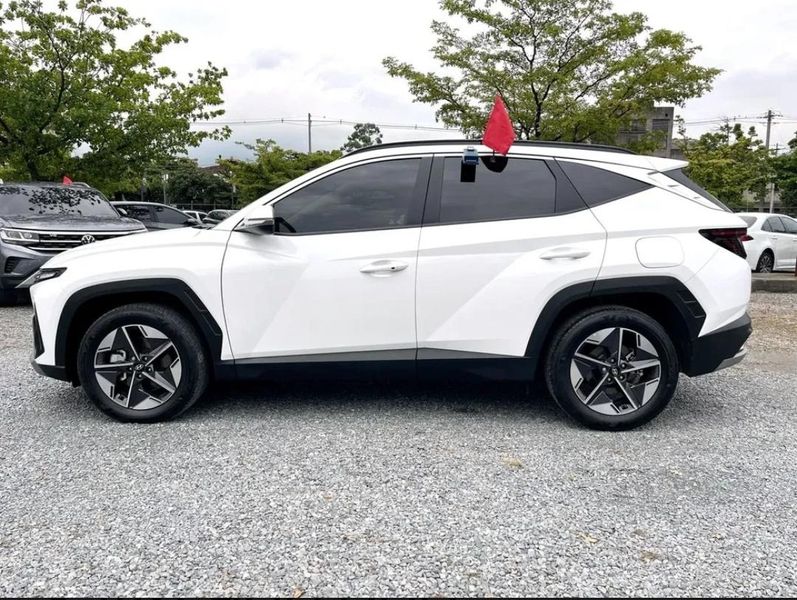 Hyundai Tucson Premium 2025 - imagen secundaria 1