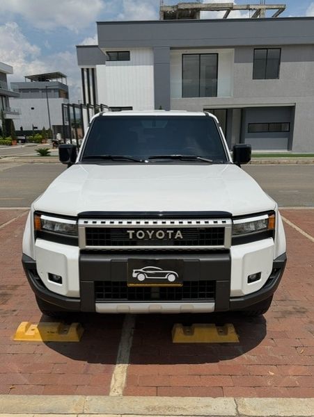 TOYOTA PRADO TX GASOLINA 2026 FULL - imagen secundaria 1