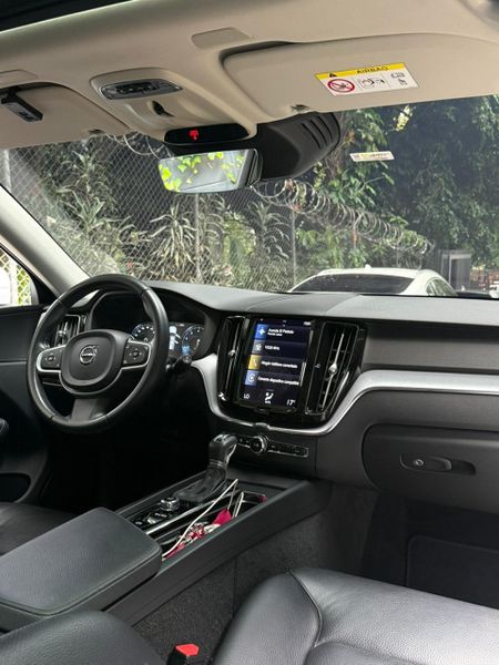 Volvo XC60 T5 Momentum - imagen secundaria 2