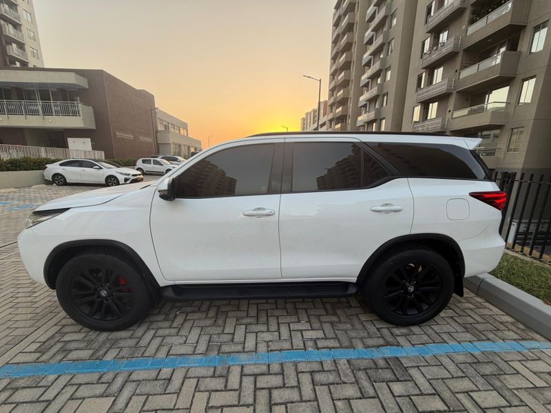 Camioneta Toyota Fortuner Diésel 2019 - imagen secundaria 2