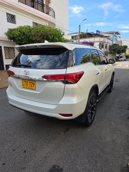 Toyota Fortuner 2022 SR - imagen secundaria 1