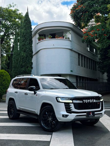 Toyota Land Cruiser LC300 GR-S Diésel B2 - imagen secundaria 1