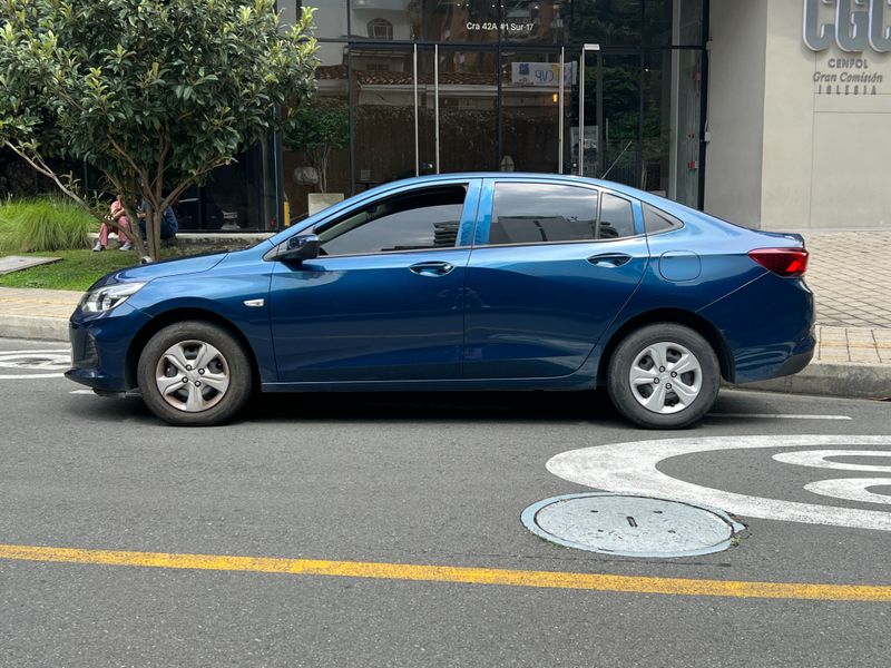 Chevrolet Onix LT 2022 - imagen secundaria 1