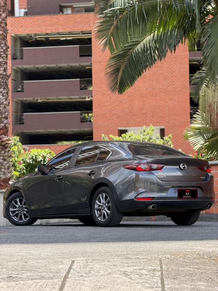 Vencambio Mazda 3 2021 Skyactiv-G - imagen secundaria 2
