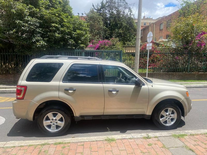 Ford Escape XLT - imagen secundaria 2