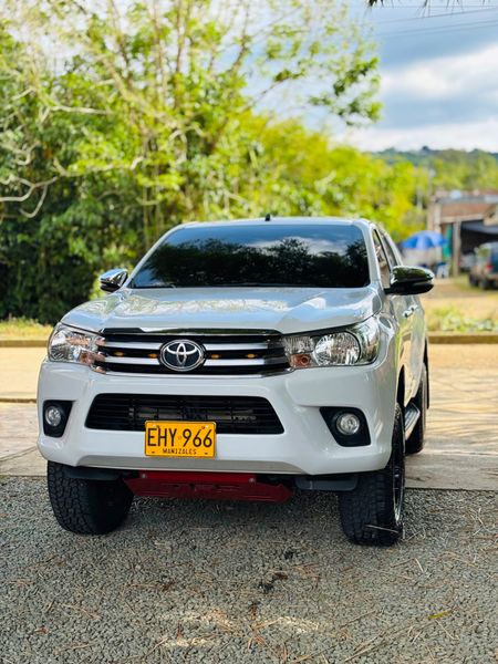 TOYOTA HILUX 2018 DIÉSEL - imagen secundaria 1