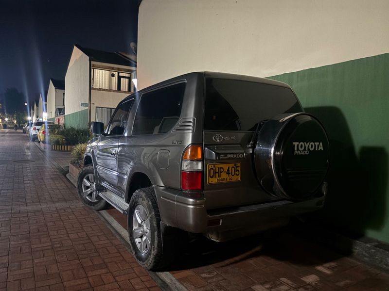 Toyota Prado Sumo 2007 gasolina 2.7 mecanica - imagen secundaria 2