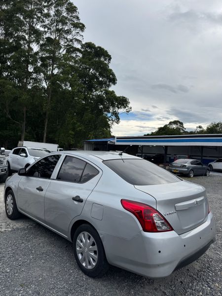Nissan Versa 2020 Automático - imagen secundaria 2