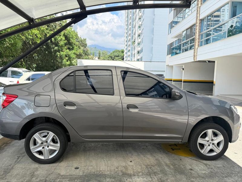 Renault Logan 2023 versión full equipo AT - imagen secundaria 2