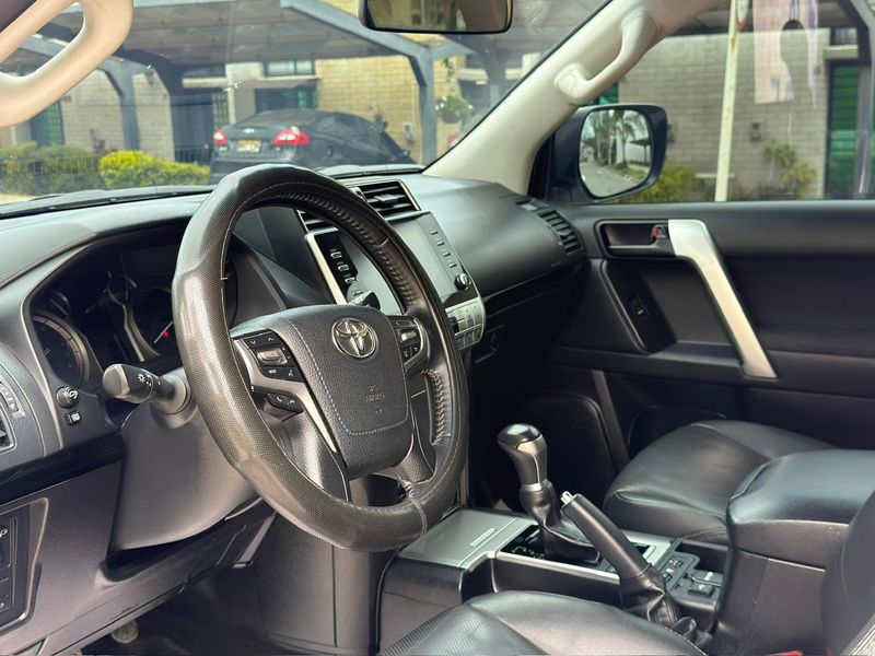 Toyota prado TXL 2023 diesel 2.8 - imagen secundaria 1