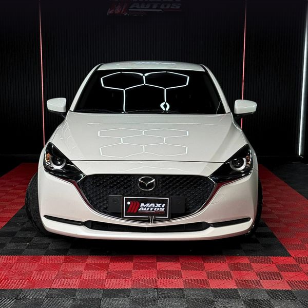 Mazda 2 Touring 1.500 cc Mecánico - imagen secundaria 1