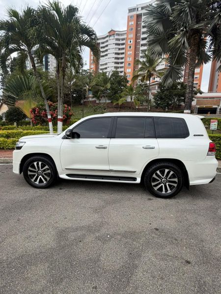 Toyota Sáhara LC200 Excalibur 2019 europea - imagen secundaria 2