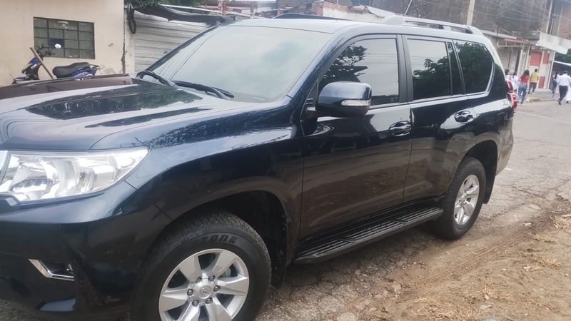 Toyota prado TXL FI 2023 - imagen secundaria 1