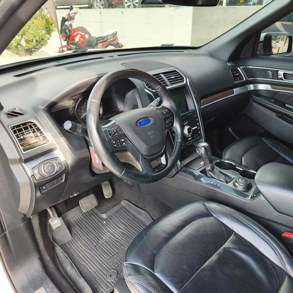 Ford Explorer 2.3 Limited 4x4 2019  91.855 km - imagen secundaria 1