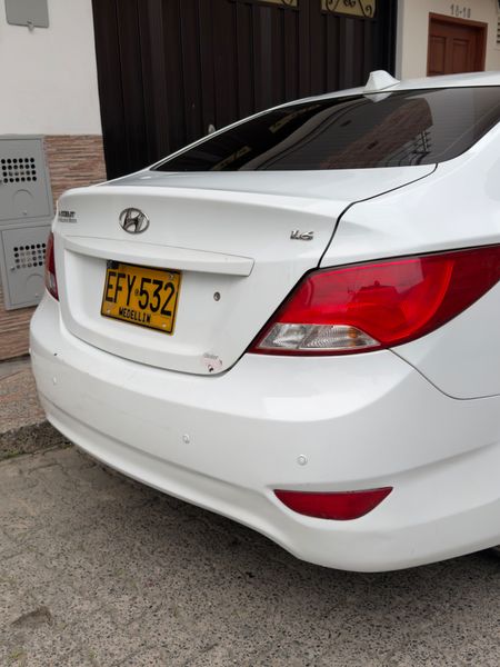 Hyundai i25 Sedán 2017 - 83.932 Km - imagen secundaria 1