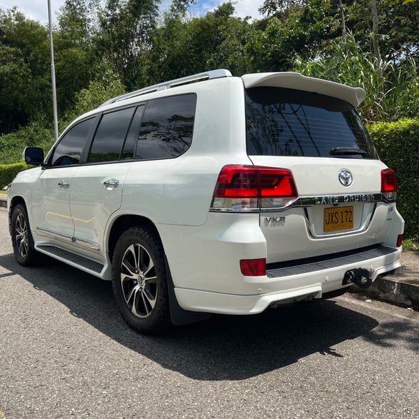 Toyota Sahara LC200 VXR 2021 B2 - imagen secundaria 2