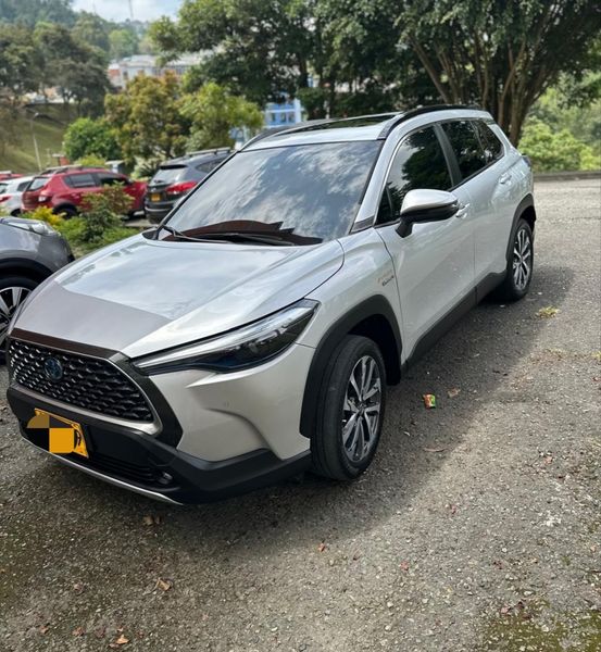 Toyota Corolla Cross híbrida versión SEG modelo 2024 único dueo - imagen secundaria 2