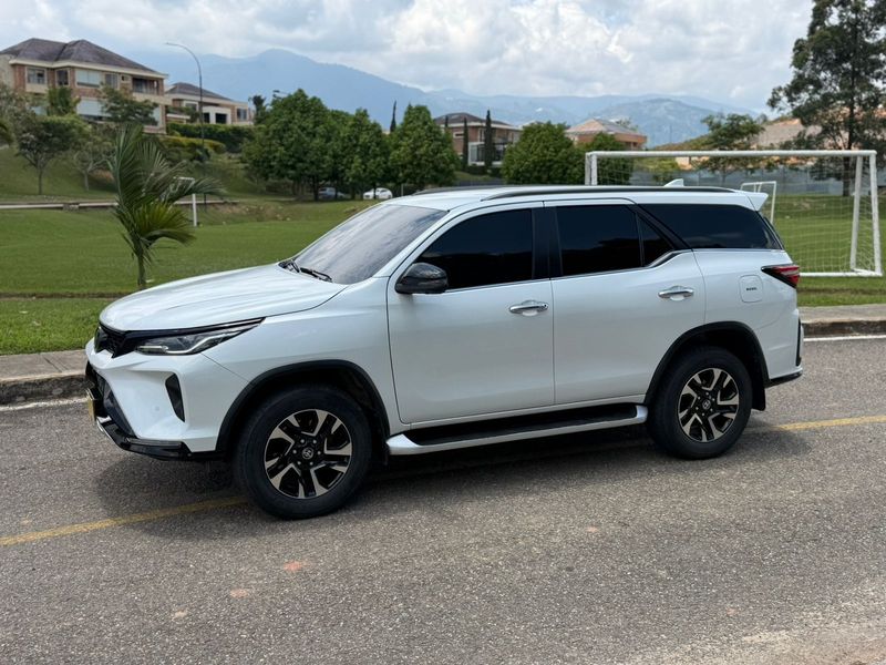Toyota Fortuner SRV Diamond  2024 - imagen secundaria 1