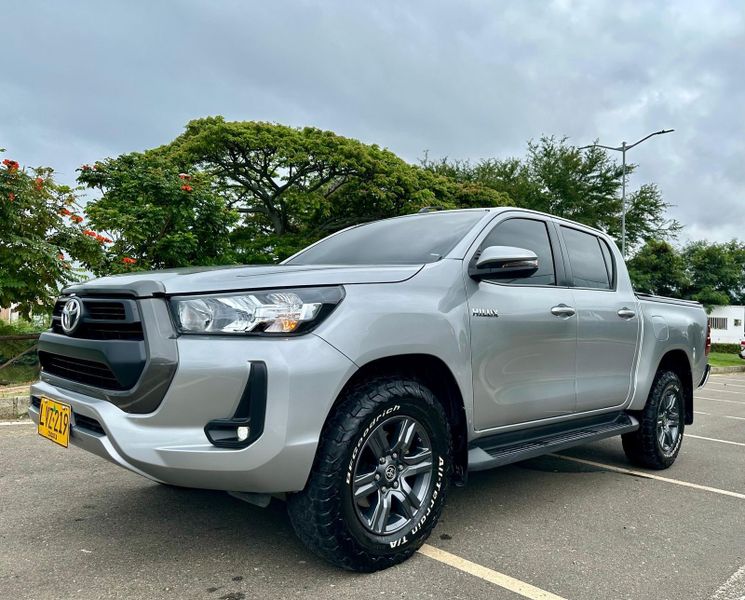 Toyota Hilux diesel 2.4 mecánica 2023 - imagen secundaria 1