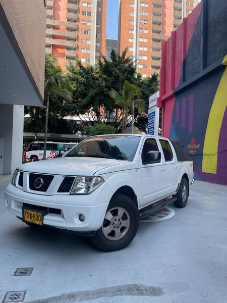 Nissan Navara SE 4x4 DIÉSEL - imagen secundaria 1