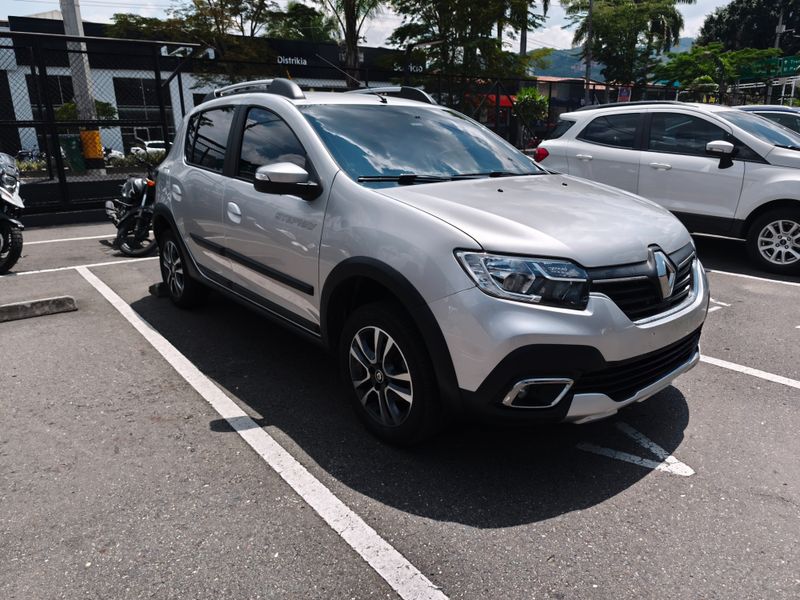 Renault Sandero Stepway Intens mecánico 2024 - imagen secundaria 2
