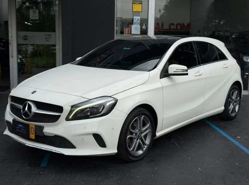 Mercedes-Benz Clase A 1.6 A 200 Essential - imagen secundaria 1