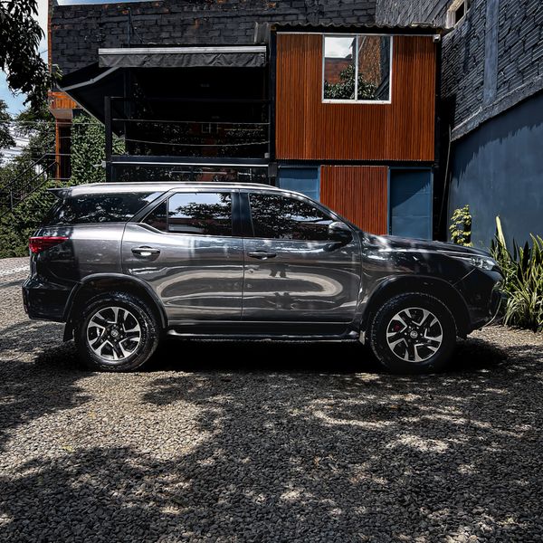 Toyota Fortuner SR 2.4 2020 - imagen secundaria 1