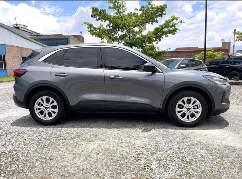 Ford Escape Active 2023 - imagen secundaria 1