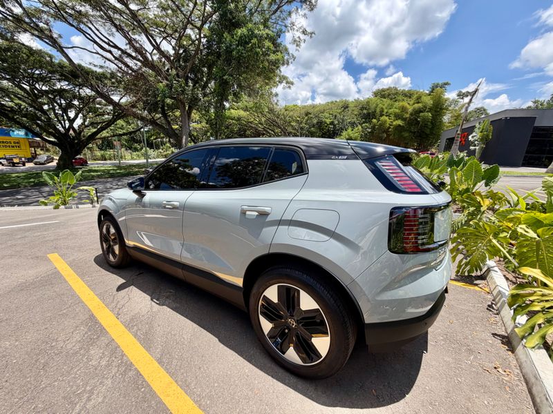 Volvo EX30 Core 2025  51 kWh  Impecable - Único Dueo - imagen secundaria 2