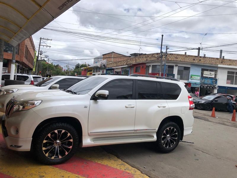 Toyota Prado TXL 2018 - imagen secundaria 2