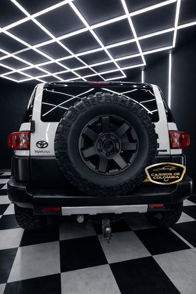 TOYOTA FJ CRUISER - imagen secundaria 2