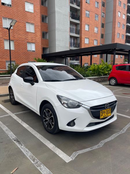 Mazda 2 Touring MT - imagen secundaria 2