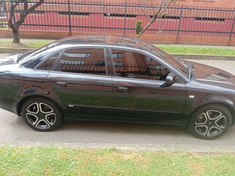 Audi A4 negro 1.8 turbo - imagen secundaria 1