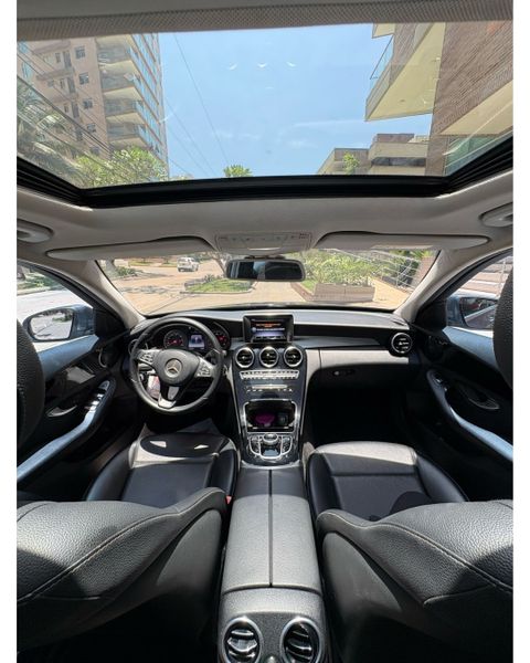 Mercedes-Benz C180 2018  Gris Selenita  Impecable - imagen secundaria 2